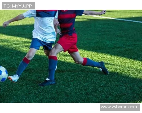 杨伟独家解析足球技巧与战术分享，助你提升球场表现与比赛理解